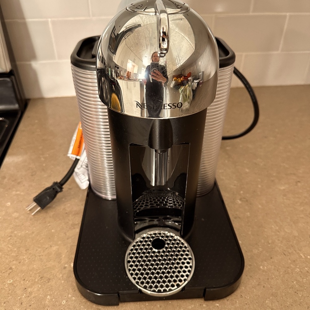 Nespresso Vertuo pod machine GCA1